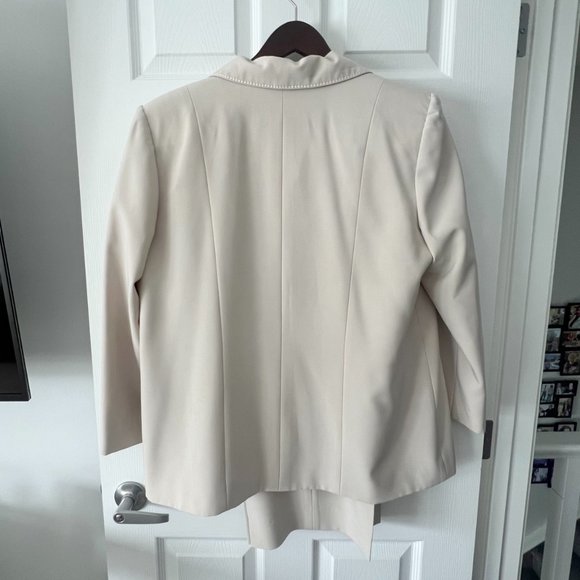 One-Of-A-Kind Modern Tailored Women's Pant Suit! - Picture 5 of 11